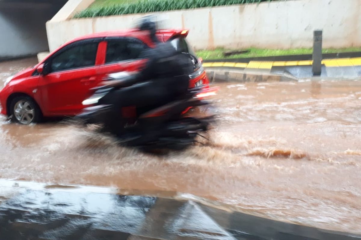 Genangan air di Kolong Semanggi, Selasa (17/12/2019)