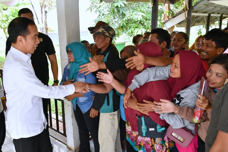 Presiden Jokowi saat berkunjung ke RSUD Subang di Kabupaten Subang, Jawa Barat, Jumat (29/11/2019).