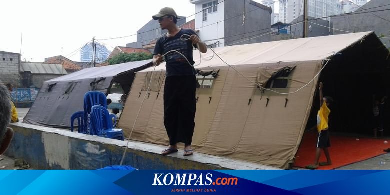 Korban Kebakaran di Tanjung Duren Sementara Tinggal di Tenda