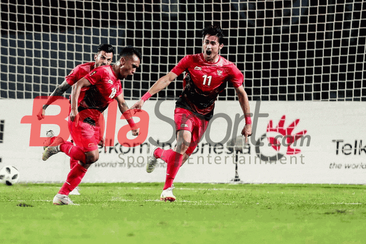 Irfan Jaya merayakan gol Timnas U-23 Indonesia ke gawang Palestina pada pertandingan Grup A Asian Games 2018 di Stadion Patrtiot, 15 Agustus 2018. 