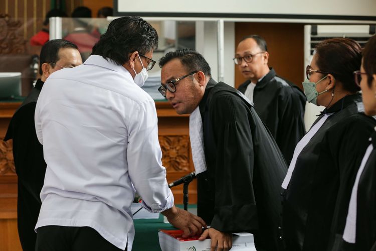 Terdakwa kasus pembunuhan berencana Brigadir Nofriansyah Yosua Hutabarat atau Brigadir J, Ferdy Sambo usai menjalani sidang pembacaan tuntutan di Pengadilan Negeri Jakarta Selatan, Selasa (17/1/2023). Ia dituntut hukuman penjara seumur hidup oleh Jaksa Penuntut Umum