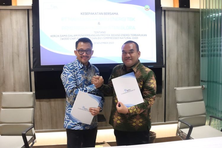 Bupati Blora Arief Rohman dan PT Maharaksa Biru Energi Tbk (OASA) menandatangani MoU untuk mendirikan pabrik biomassa di Blora di aula lantai 15 Gedung Treasury Tower, Jakarta, Rabu (29/11/2023).

