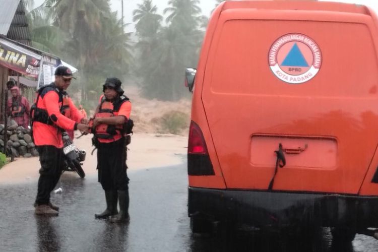 Air Sungai Meluap di Padang, Pemkot Tetapkan Status Siaga Banjir