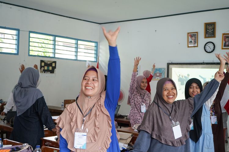 Program social Volunteering yang digelar Universitas Mercu Buana mencakup workshop dengan topik Ibu-Ibu Melek Digital: Pandai Tangkal Hoaks.