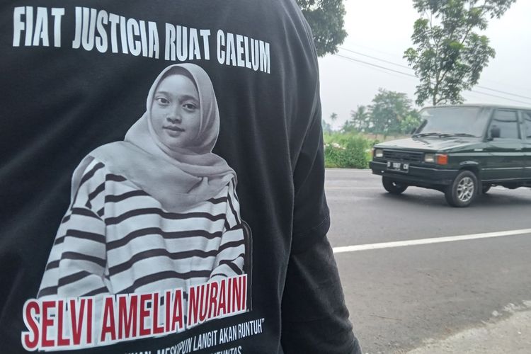 Kaus dukungan aksi solidaritas Selvi Amelia Nuraini, mahasiswa di Cianjur, Jawa Barat, yang menjadi korban tabrak lari.