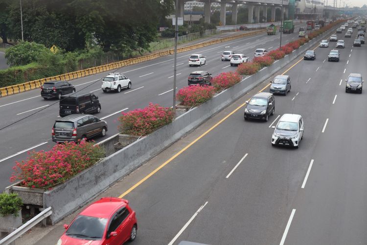 Volume lalu lintas harian rata-rata (LHR) Jalan Tol Jasa Marga di seluruh Indonesia 