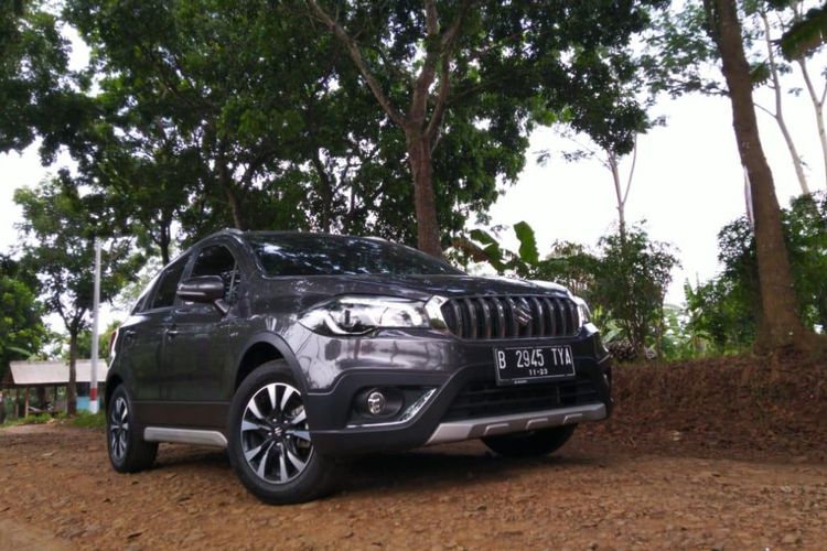 Suzuki SX-4 S-Cross masih cukup bertaji saat dibawa ke jalur offroad ringan.