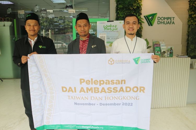 Dompet Dhuafa melalui Corps Dai Dompet Dhuafa (Cordofa) melepas dai ambassador ke Taiwan dan Hongkong untuk berdakwah di Gedung Philanthropy, Jalan Warung Jati Barat, Jati Padang, Pasar Minggu, Kota Jakarta Selatan, Jakarta, Jumat (11/11/2022).
