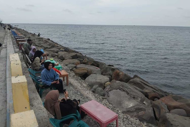 Kawasan wisata Pantai Jawa Hagu (Jagu) di Desa Kampung Jawa Lama, Kecamatan Banda Sakti, Kota Lhokseumawe, Provinsi Aceh, Sabtu (8/5/2026) sore