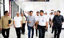 Tinjau Stasiun Integrasi, Dirut KAI Pastikan KA Jarak Jauh dan Commuter Line Beroperasi Normal