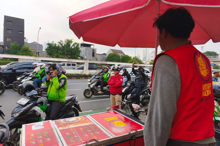Harapan Cuan di Tengah Demo, Pedagang Justru Hadapi Persaingan Ketat