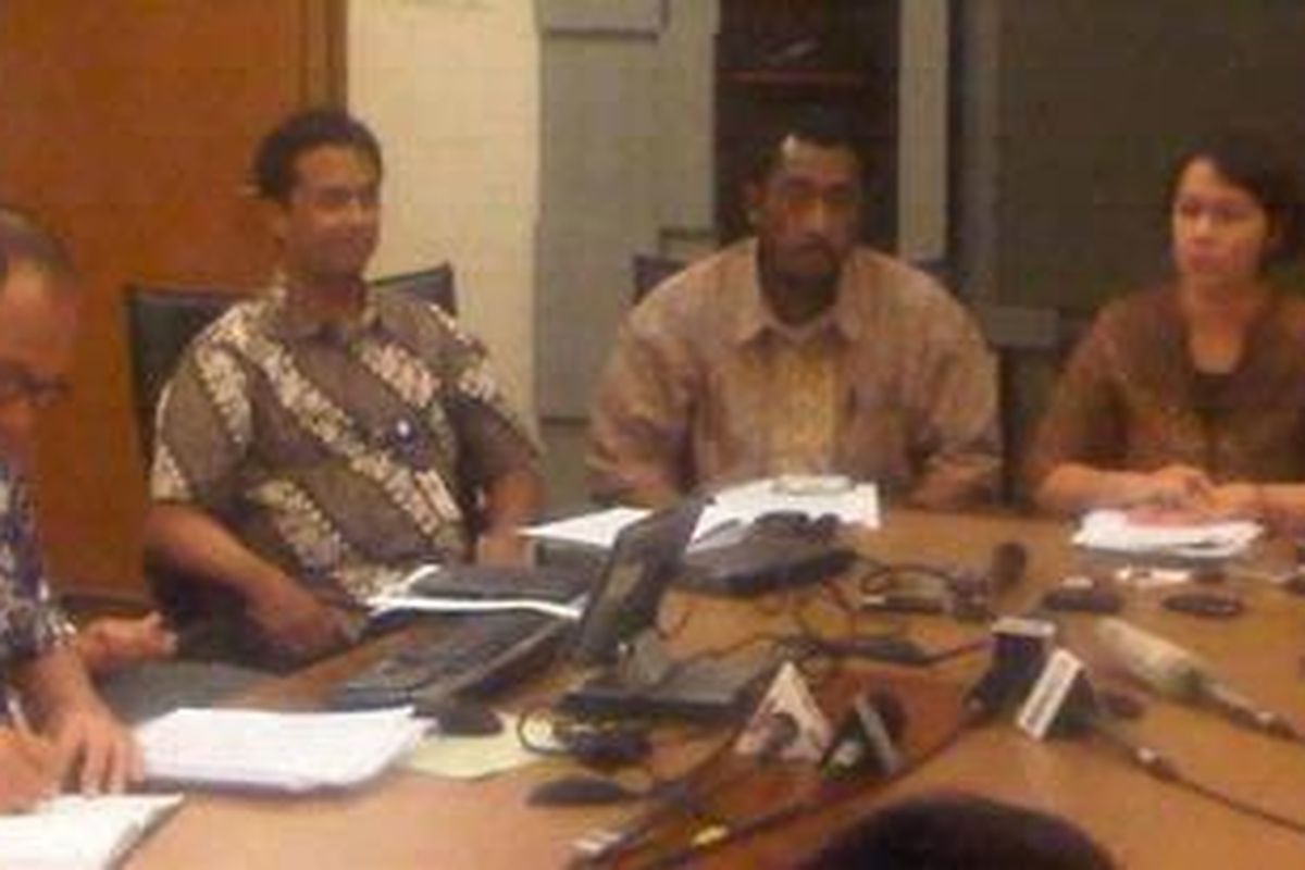 Sejumlah Direksi PT Freeport Indonesia saat melakukan konferensi pers di Gedung Plaza 89, Jakarta, Selasa (1/11/2011)