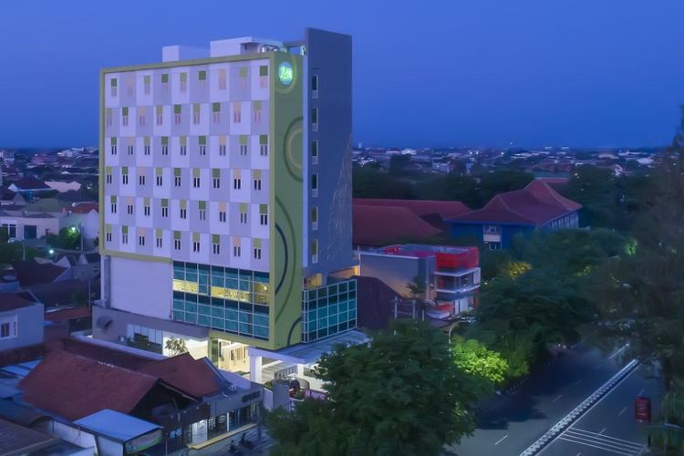 Hotel  Zest Parang Raja Solo, lokasinya strategis.