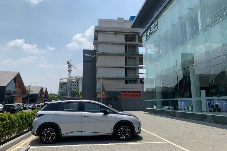 PT BYD Motor Indonesia bersama PT Arista Elektrika Indonesia (Arista Group) hari ini meresmikan 9 diler BYD Arista secara serentak di Indonesia. 