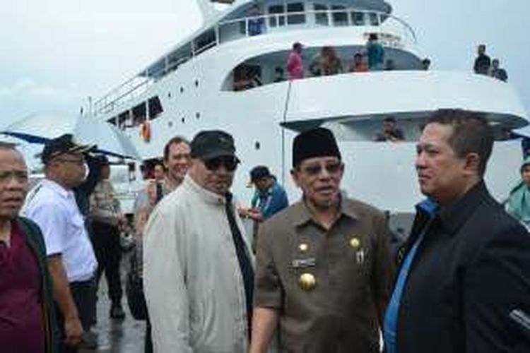 Sejumlah anggota Komisi VI DPR RI di Pelabuhan Ahmad Yani Ternate berencana ke Jakarta melalui Manado dengan kapal laut, Rabu (3/8/2016)
