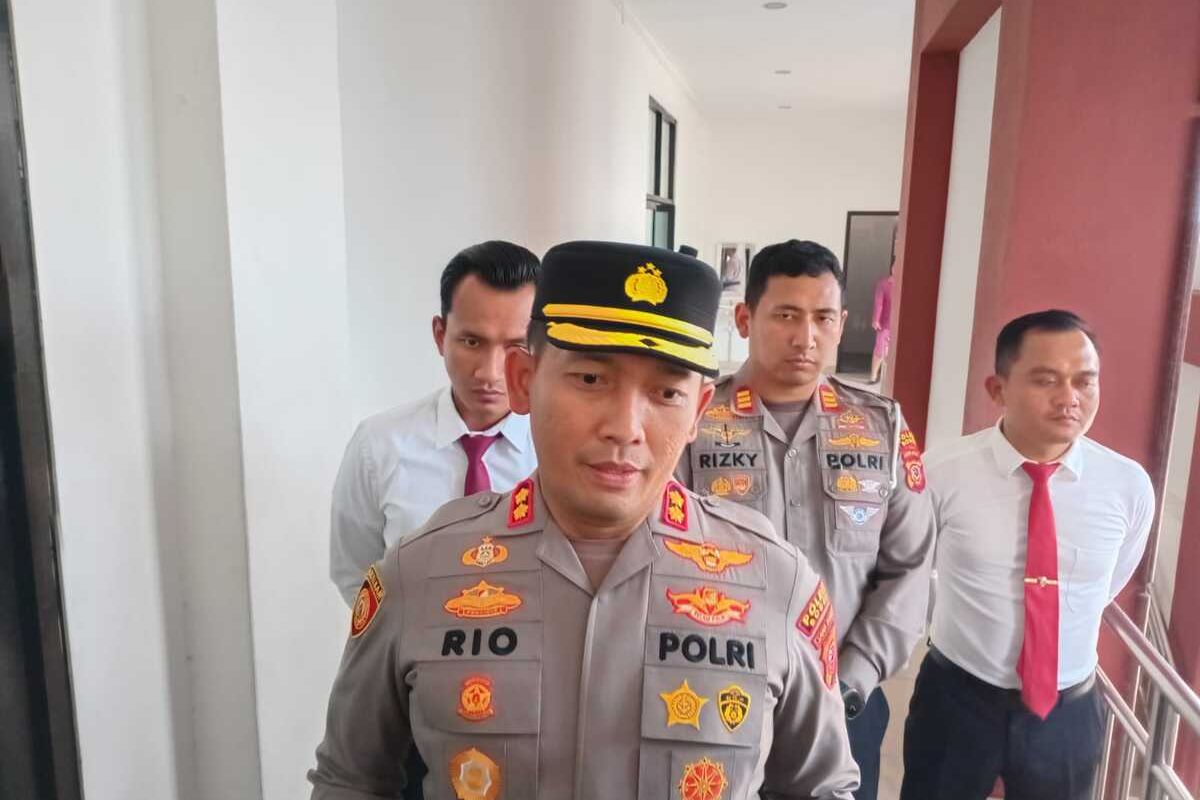 Kapolres Bogor AKBP Rio Wahyu Anggoro dan Kasat Reskrim Polres Bogor AKP Teguh saat ditemui usai sertijab di Mapolres Bogor, Cibinong, Kabupaten Bogor, Jawa Barat, Jumat (16/8/2024).