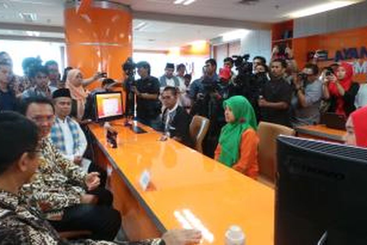 Gubernur DKI Jakarta Basuki Tjahaja Purnama marah-marah di kantor Badan Pelayanan Terpadu Satu Pintu (BPTSP) DKI, di Lantai 18, Balaikota, Jumat (2/1/2015).