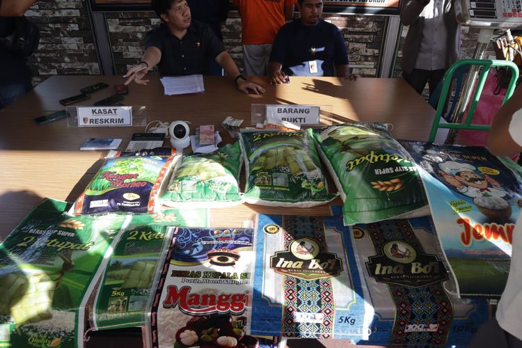 Pers rilis pengungkapan kasus penjualan beras premium oplosan yang dicampur dengan beras bulog di Tarakan Kaltara