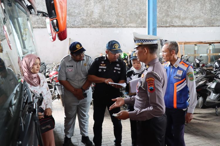 Foto Usai Kecelakaan Maut Subang Tim Gabungan Cek Kelayakan Bus Pariwisata Di Banyumas