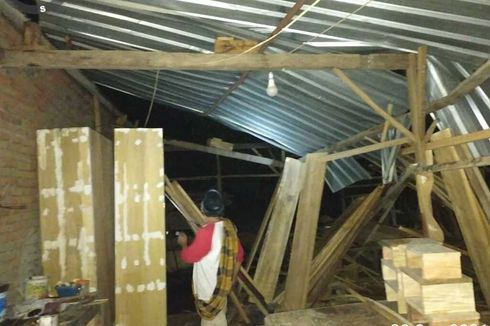 Angin Puting Beliung Rusak 17 Rumah Warga di Lombok Tengah