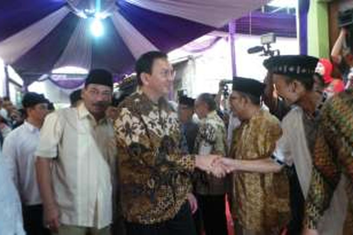 Gubernur DKI Jakarta Basuki Tjahaja Purnama saat Safari Ramadhan di Masjid Nurul Iman, Jalan Kosmos, Kedoya Utara, Jakarta Barat, Selasa (7/6/2016).