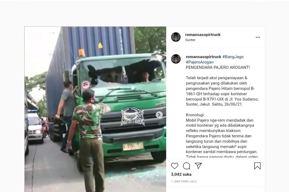 Tangkapan layar video seorang pengendara diduga aniaya sopir dan pecahkan kaca truk kontainer di Sunter, Jakarta Utara, Sabtu (26/6/2021).