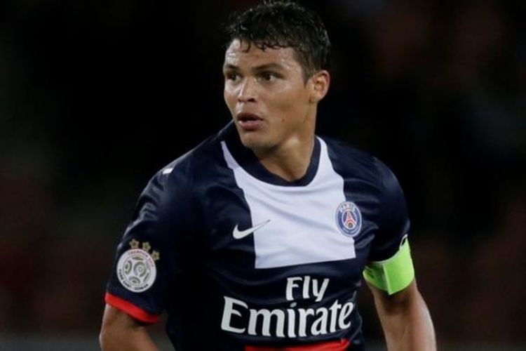 Bek dan kapten Paris Saint-Germain, Thiago Silva.