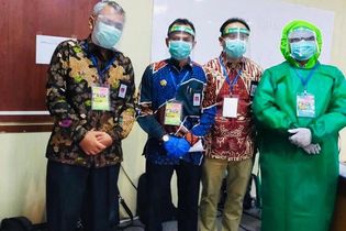 Kisah Pengawas UTBK di Masa Pandemi, Gunakan Hazmat, Keyboard dan Mouse Dibungkus Plastik