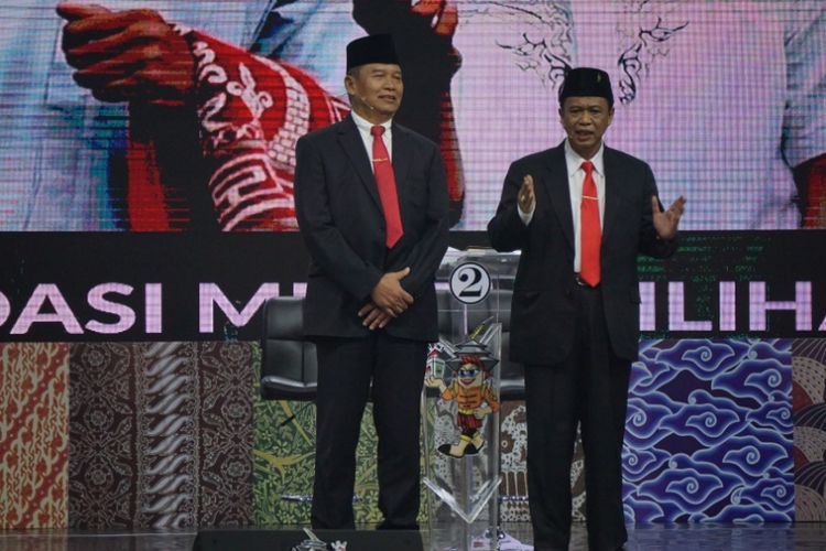 Pasangan calon gubernur-wakil gubernur Jawa Barat, TB Hasanuddin-Anton Charliyan dalam debat publik Pilgub Jabar terakhir, Jumat (22/6/2018).