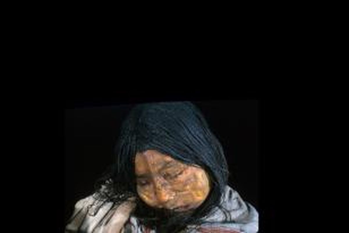 Mumi Gadis Llullaillaco yang menjadi korban ritual kurban manusia Suku Inca diketahui dibius dengan alkohol dan daun koka sebelum dikurbankan, dibawa ke gunung yang dingin dan dibiarkan mati.