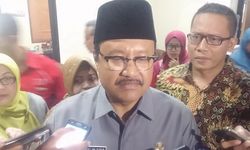 Gus Ipul Manfaatkan Belatung untuk Tangani Sampah di Jatim