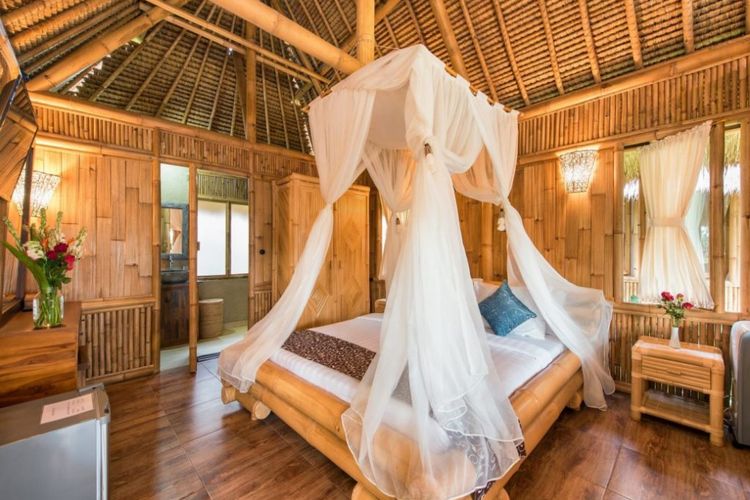 Kamar di Laksmi Tropical Bamboo Villa, destinasi untuk rebahan di hari Sabtu
