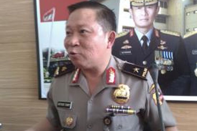 Kepala Pusat Kedokteran dan Kesehatan Polri, Brigjen Pol Arthur Tampi usai jumpa pers di Divisi Humas Mabes Polri, Jakarta, Jumat, (21/11/2014). 