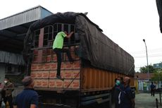 Bantu Distribusikan Minyak Goreng dari Gudang di Deli Serdang, Polisi dan TNI Gunakan Truk