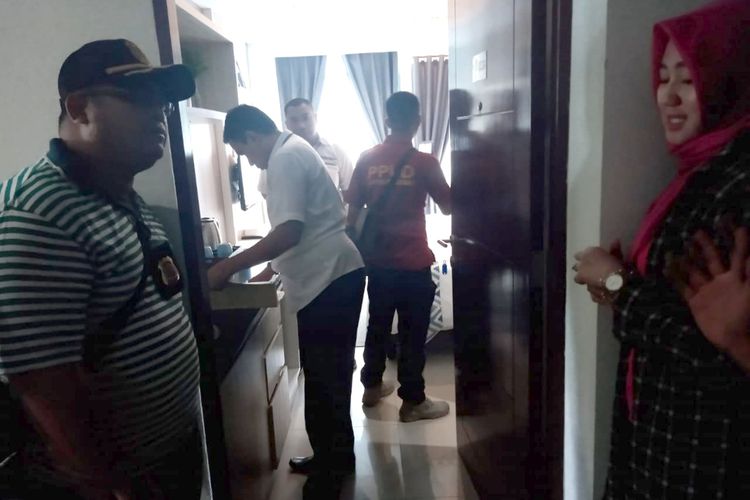 Tim gabungan Pemkab Sumedang saat sidak sejumlah apartemen di Jatinangor yang diduga beralih fungsi menjadi hotel, Rabu (8/1/2020) siang. Dok. Satpol PP Sumedang