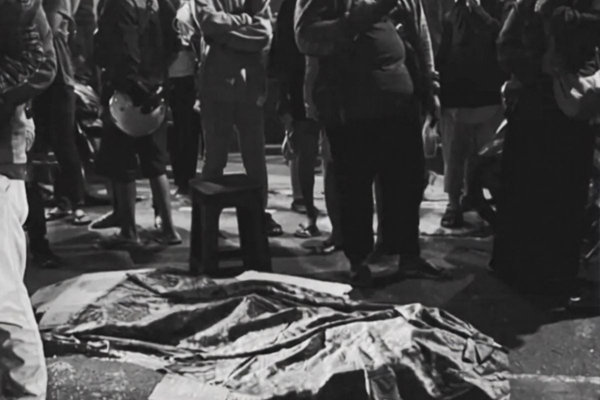 Kecelakaan lalu lintas yang melibatkan dua sepeda motor menewaskan seorang pemotor di Jalan KH. Taisir, Palmerah, Jakarta Barat, pada Selasa (10/2/2026) malam.