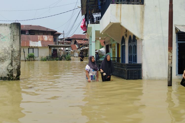 Warga Bantaran Sungai Deli Pupus Harapan Diterjang Banjir Setiap Minggu, Mau Pindah Rumah Terkendala Biaya