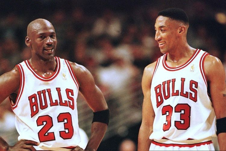 Scottie Pippen dan Michael Jordan beraksi memperkuat Chicago Bulls pada musim 1997-1998. Scottie Pippen dilaporkan tak senang dengan penggambarannya di serial dokumenter The Last Dance.