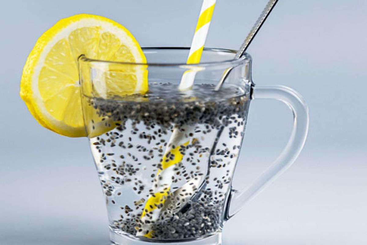 Minuman pencahar chia seed, air dan lemon