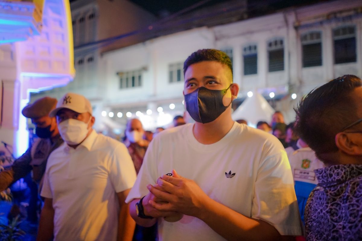 Wali Kota (Walkot) Medan Muhammad Bobby Afif Nasution saat menghadiri pembukaan Kesawan City Walk (KCW) dan Pekan Kuliner Kondang (PKK), Jumat (19/11/2021).
