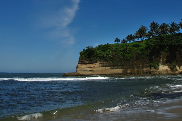 Pantai Amanda Ratu, salah satu pantai di Sukabumi.