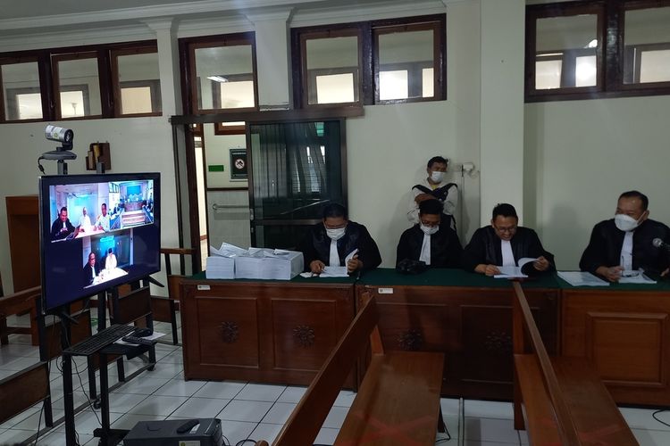 Haryadi Suyuti saat menjalani sidang secara daring dengan agenda pembacaan tuntutan di PN Yogyakarta, Selasa (14/2/2023)