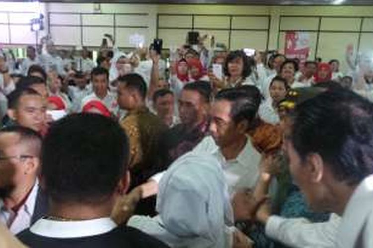 Presiden Joko Widodo menhgadiri acara Silaturahmi Nasional dengan relawan di Wisma Serbaguna, Senayan, Jakarta,  Minggu (24/7/2016).