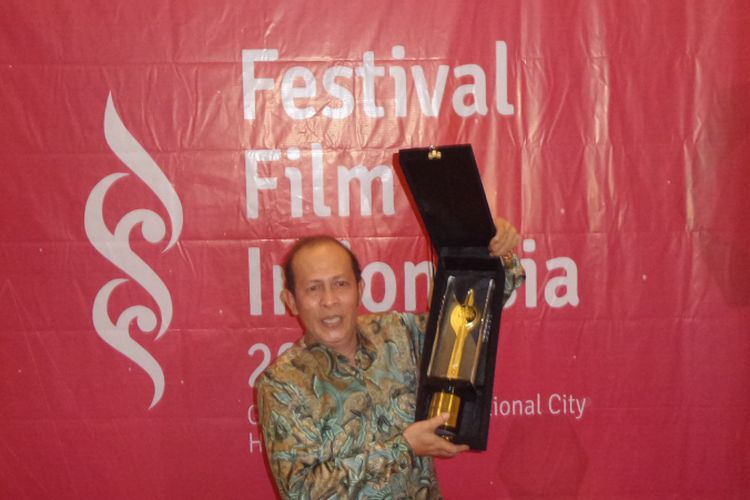 Ilustrasi: Yayu Unru mendapatkan penghargaan untuk kategori Pemeran Pendukung Pria Terbaik untuk film Posesif pada Festival Film Indonesia (FFI) 2017, di Grand Kawanua International City, Manado, Sulawesi Utara, Sabtu (11/11/2017) malam.