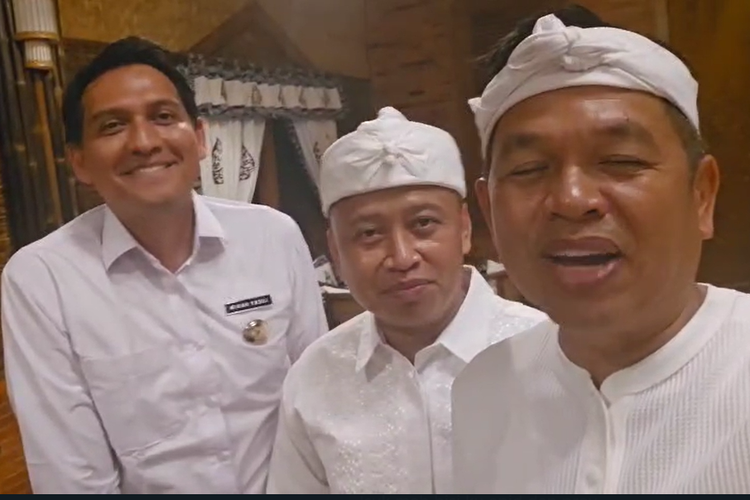 Gubernur Jawa Barat Dedi Mulyadi (kanan), Wali Kota Depok Supian Suri, dan Bupati Indramayu Lucky Hakim saat bertemu di Subang, Jawa Barat, Rabu (9/4/2025). 