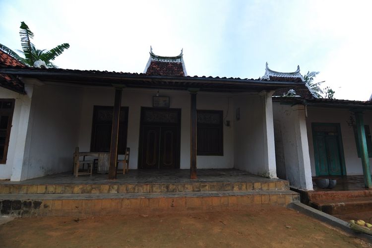 Rumah tradisional Suku Madur, Tanean Lanjhang DOK. Shutterstock/Ivu Fajar