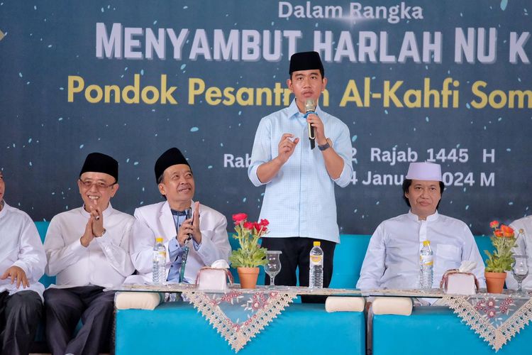 Calon wakil presiden (cawapres) nomor urut dua Gibran Rakabuming Raka saat melakukan kunjungan ke Ponpes Al-Kahfi Somalangu, Kebumen, Jawa Tengah (Jateng), Rabu (24/1/2024).