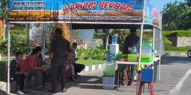Warung Berbagi menyajikan sarapan pagi gratis bagi warga di Pekanbaru, Riau.