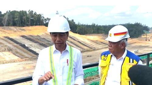 Tahu Soal Pencopotan Baliho Ganjar-Mahfud di Bali, Jokowi: Mestinya Pemda Izin ke Pengurus Partai