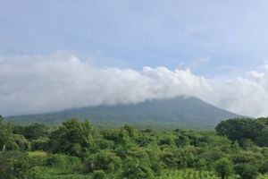 Siang Ini, Gunung Ile Lewotolok Meletus 56 Kali Disertai Gemuruh